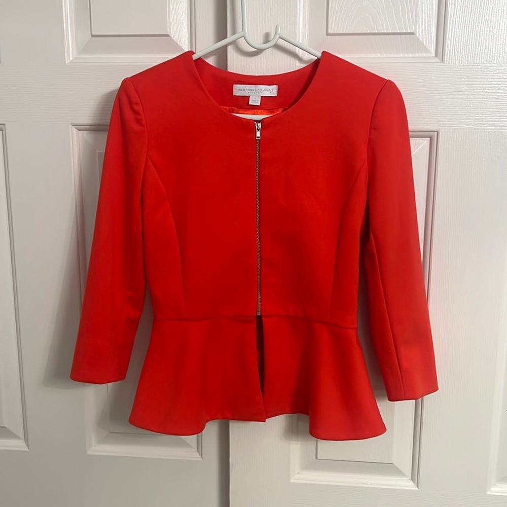 U75- NY & Company Peplum Red Jacket Round Neck Top Zip Closed Size Small